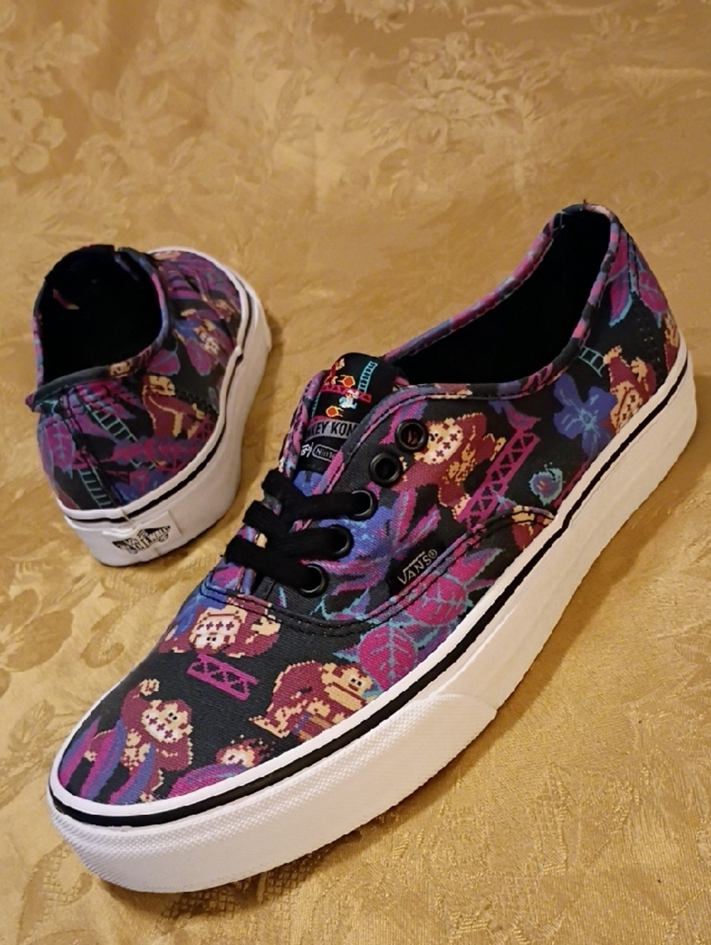 VANS NINTENDO Donkey Kong Graphic RARE - Purple/Black Women's 9.5 Men's 8.0